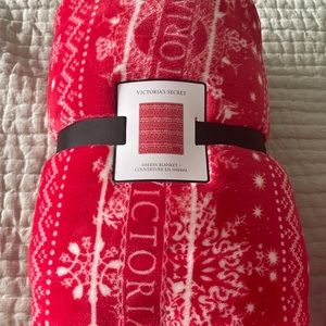 NWT Victorias Secret Sherpa Blanket